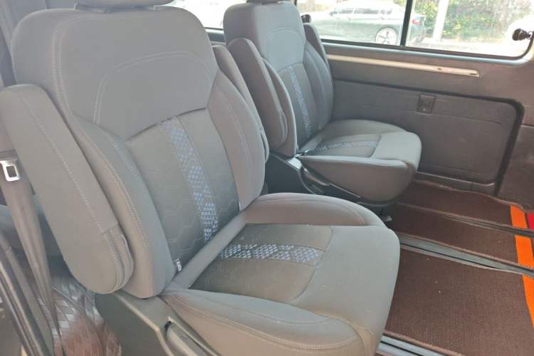 Used FORTHING Lingzhi 2023 M5 1.6L Comfort Edition 7-Seater Left Rear Seat