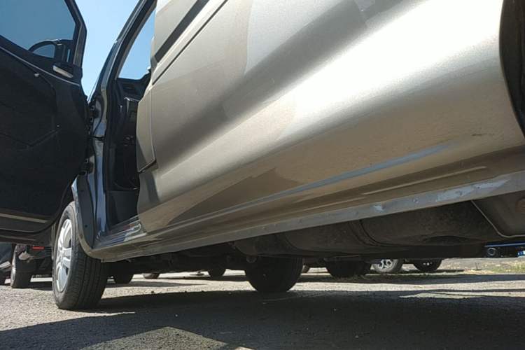 Used FORTHING Lingzhi 2023 M5 1.6L Practical Model 5 Seats Left Side Sill