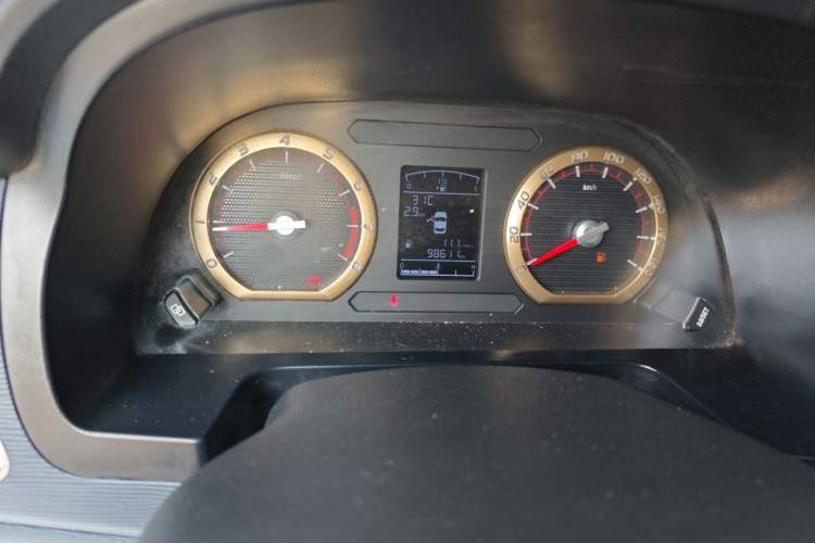 Used FORTHING Lingzhi 2023 M5 1.6L Comfort Edition 7-Seater Odometer Close Up
