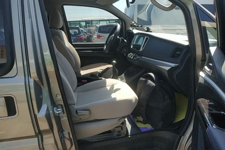Used FORTHING Lingzhi 2023 M5 1.6L Practical Model 5 Seats Right Front Seat