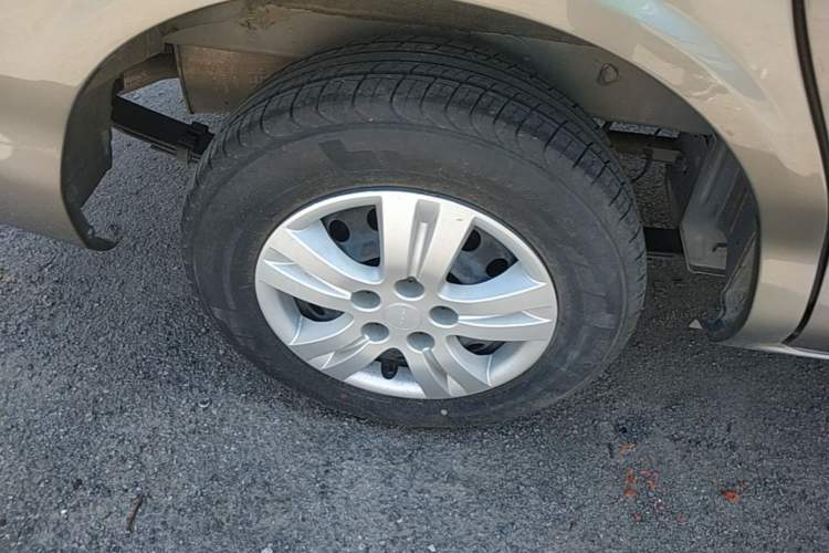 Used FORTHING Lingzhi 2023 M5 1.6L Practical Model 5 Seats Right Rear Wheel Hub