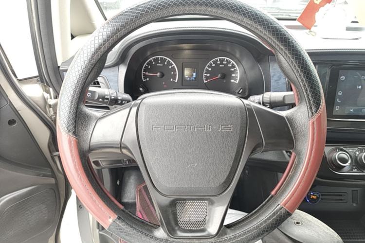 Used FORTHING Lingzhi 2023 M5L 1.6L Base Model 7 Seats Steering Wheel