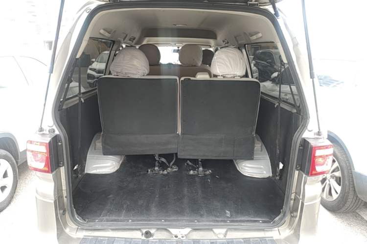 Used FORTHING Lingzhi 2023 M5L 1.6L Base Model 7 Seats Trunk