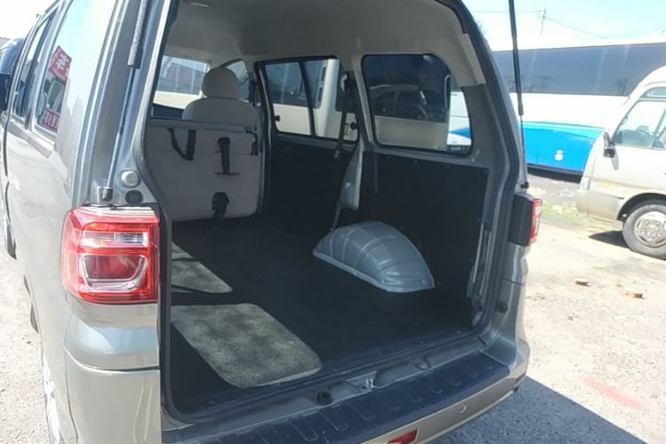 Used FORTHING Lingzhi 2023 M5 1.6L Practical Model 5 Seats Trunk
