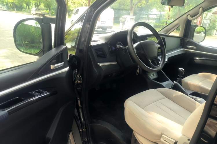 Used FORTHING Lingzhi 2024 M5L 1.5T Manual Base Model 7 Seats Driver Seat