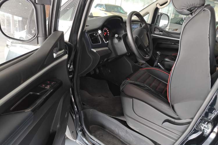 Used FORTHING Lingzhi 2024 M5L 1.5T Manual Comfort 7-Seater Driver Seat