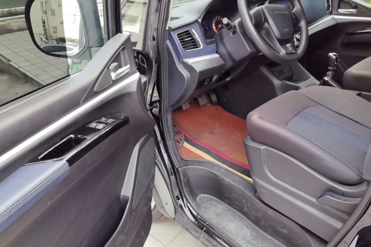 Used FORTHING Lingzhi 2024 M5L 1.5T Manual Comfort 9-Seater Driver Seat