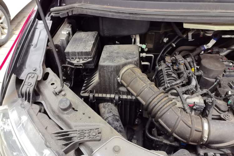 Used FORTHING Lingzhi 2024 M5L 1.5T Manual Comfort 9-Seater Engine Bay Right