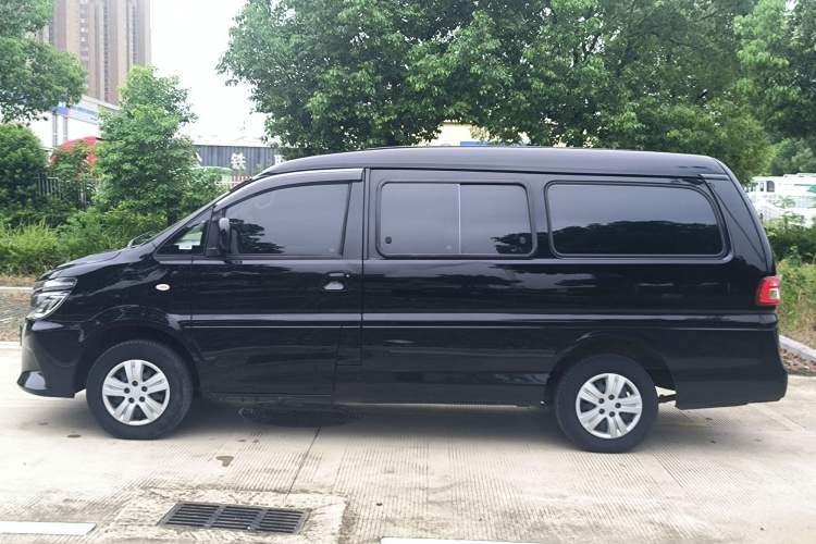Used FORTHING Lingzhi 2024 M5L 1.5T Manual Comfort 7-Seater Exterior 6