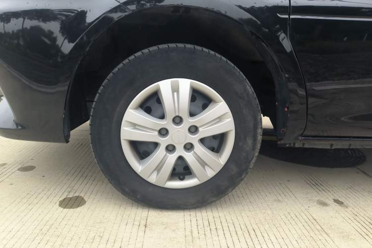 Used FORTHING Lingzhi 2024 M5L 1.5T Manual Comfort 7-Seater Exterior 8