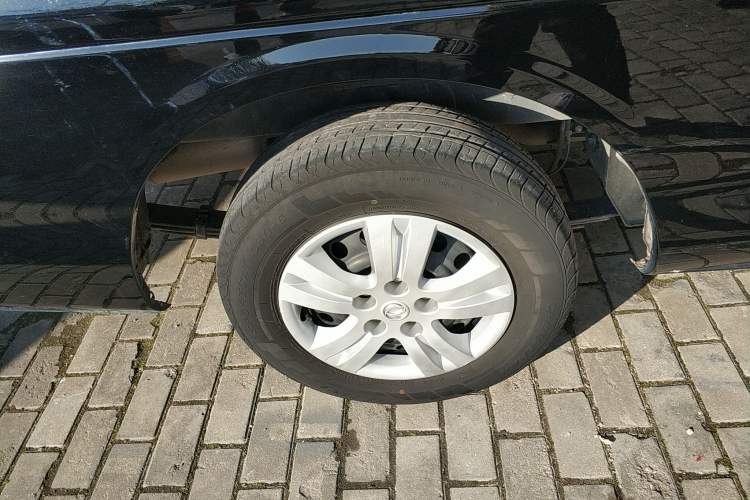 Used FORTHING Lingzhi 2024 M5L 1.5T Manual Base Model 7 Seats Exterior 8