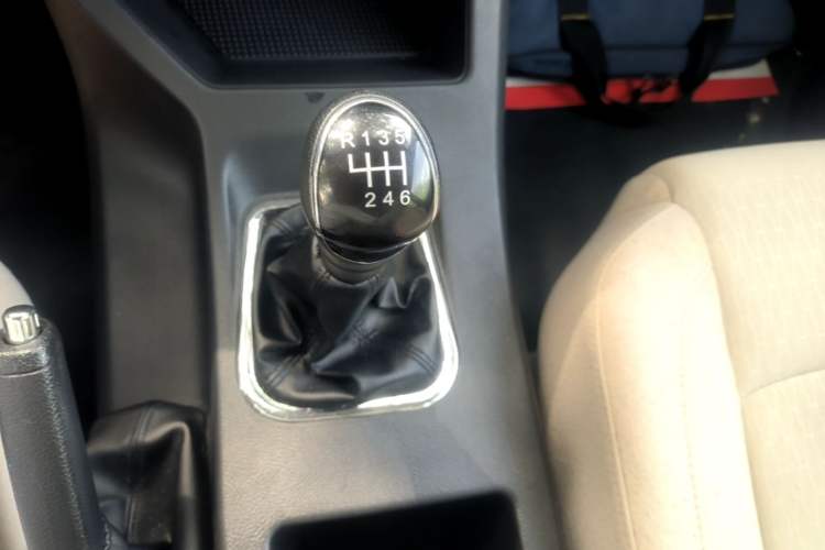 Used FORTHING Lingzhi 2024 M5L 1.5T Manual Base Model 7 Seats Gear Lever