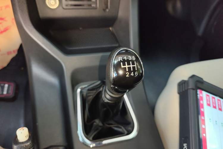 Used FORTHING Lingzhi 2024 M5L 1.5T Manual Base Model 7 Seats Gear Lever