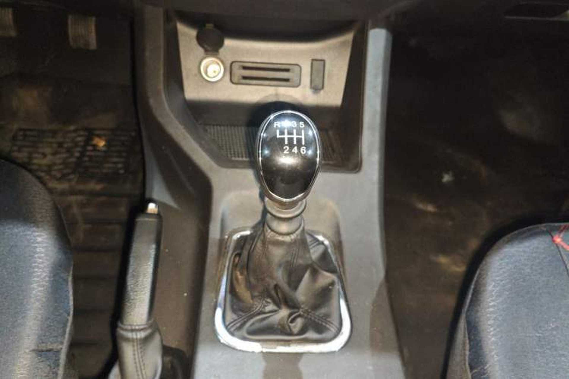 Used FORTHING Lingzhi 2024 M5L 1.5T Manual Base Model 7 Seats Gear Lever
