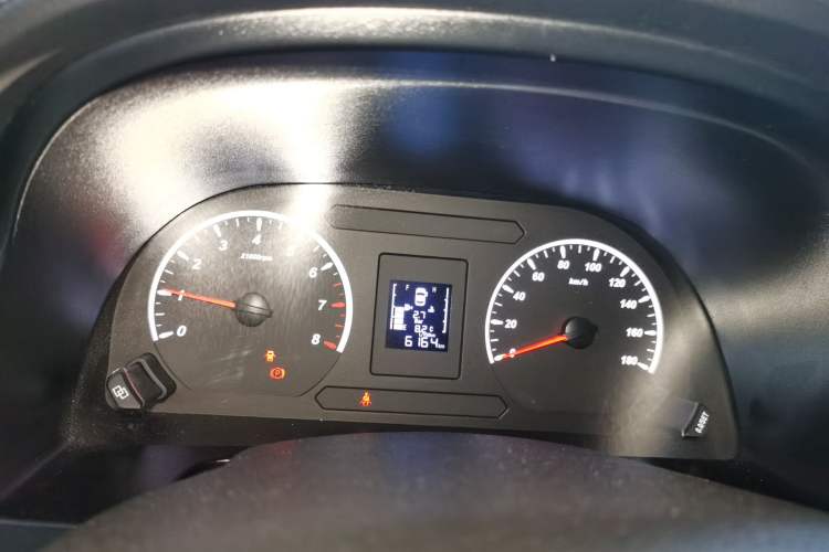 Used FORTHING Lingzhi 2024 M5L 1.5T Manual Base Model 7 Seats Instrument Cluster