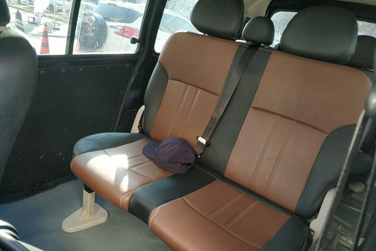 Used FORTHING Lingzhi 2024 M5L 1.5T Manual Base Model 7 Seats Interior 4