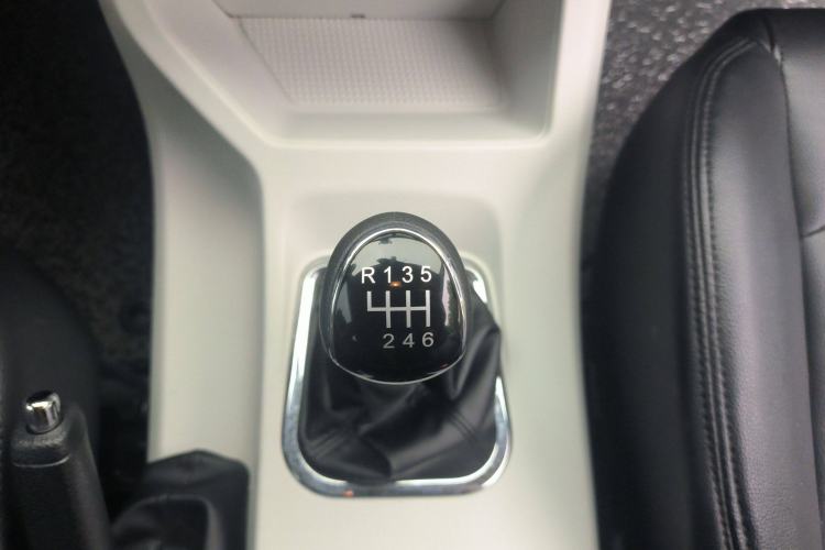 Used FORTHING Lingzhi 2024 M5L 1.5T Manual Comfort 7-Seater Interior 6