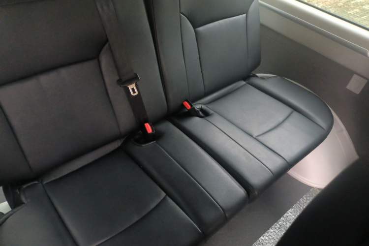 Used FORTHING Lingzhi 2024 M5L 1.5T Manual Comfort 7-Seater Interior 9
