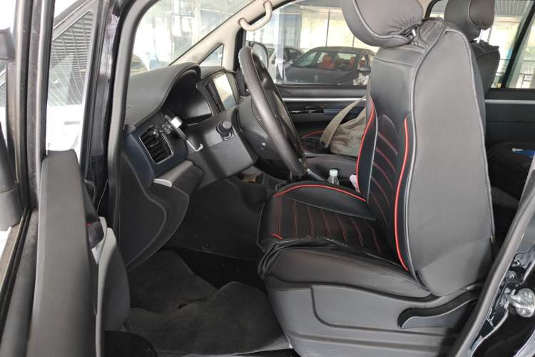 Used FORTHING Lingzhi 2024 M5L 1.5T Manual Comfort 7-Seater Left Front Seat