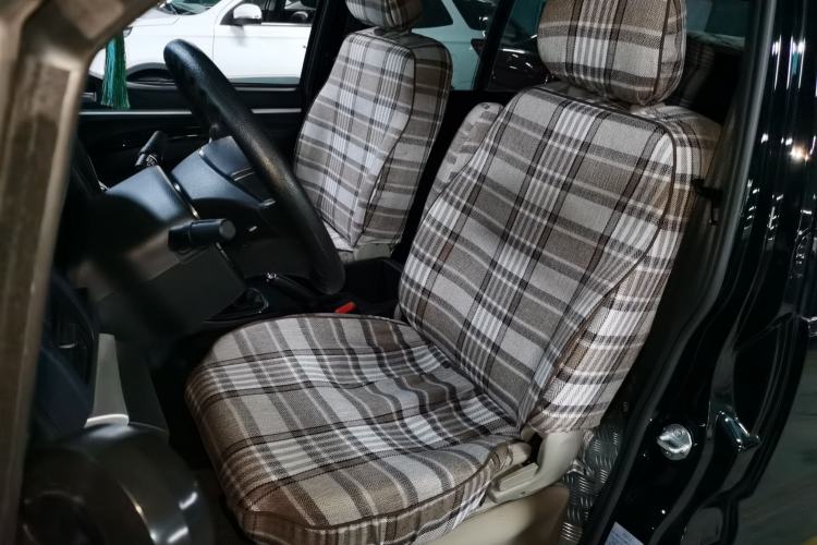 Used FORTHING Lingzhi 2024 M5L 1.5T Manual Base Model 7 Seats Left Front Seat