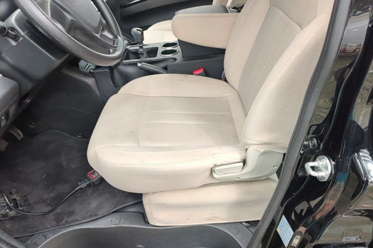 Used FORTHING Lingzhi 2024 M5L 1.5T Manual Base Model 7 Seats Left Front Seat