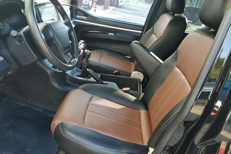 Used FORTHING Lingzhi 2024 M5L 1.5T Manual Base Model 7 Seats Left Front Seat
