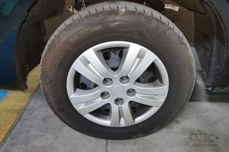 Used FORTHING Lingzhi 2024 M5L 1.5T Manual Base Model 7 Seats Left Front Wheel Hub