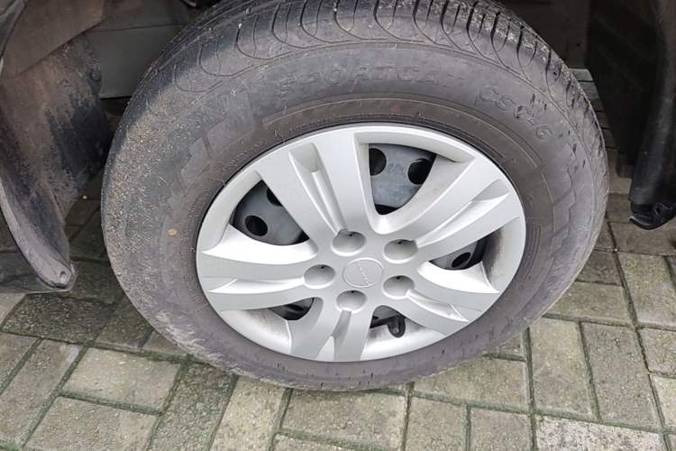 Used FORTHING Lingzhi 2024 M5L 1.5T Manual Base Model 7 Seats Left Front Wheel Hub