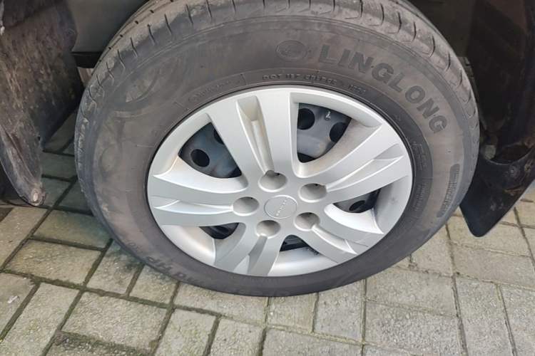 Used FORTHING Lingzhi 2024 M5L 1.5T Manual Base Model 7 Seats Left Front Wheel Hub