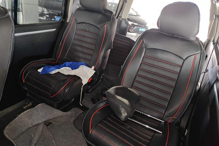 Used FORTHING Lingzhi 2024 M5L 1.5T Manual Comfort 7-Seater Left Rear Seat