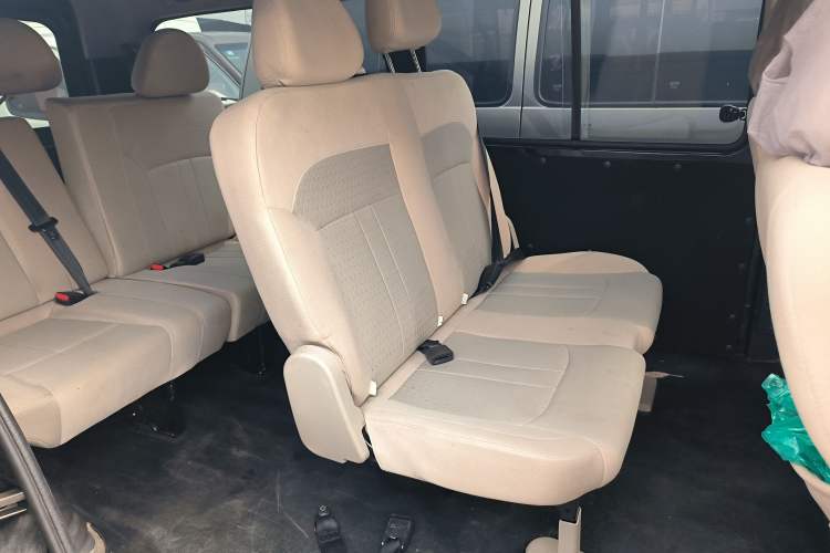 Used FORTHING Lingzhi 2024 M5L 1.5T Manual Base Model 7 Seats Left Rear Seat