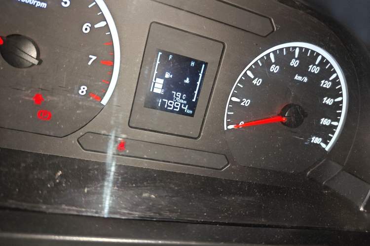 Used FORTHING Lingzhi 2024 M5 1.6L Standard 5-Seater CNG Odometer Close Up