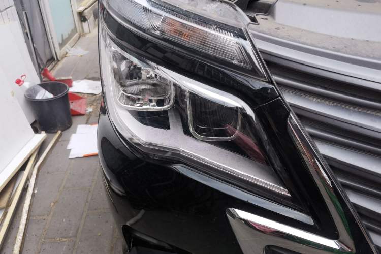 Used FORTHING Lingzhi 2024 M5L 1.5T Manual Base Model 7 Seats Right Front Headlight