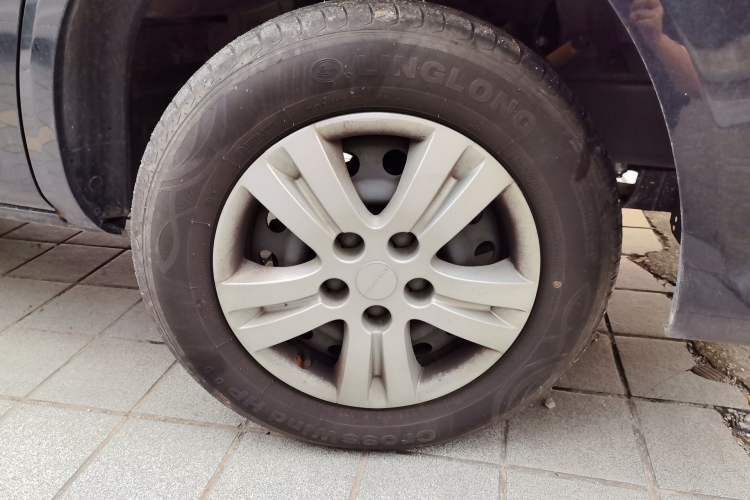Used FORTHING Lingzhi 2024 M5L 1.5T Manual Comfort 9-Seater Right Front Wheel Hub