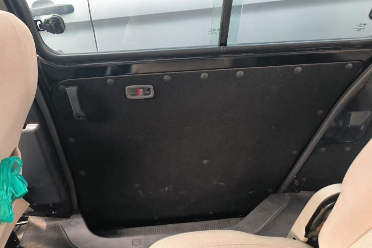 Used FORTHING Lingzhi 2024 M5L 1.5T Manual Base Model 7 Seats Right Rear Door Interior