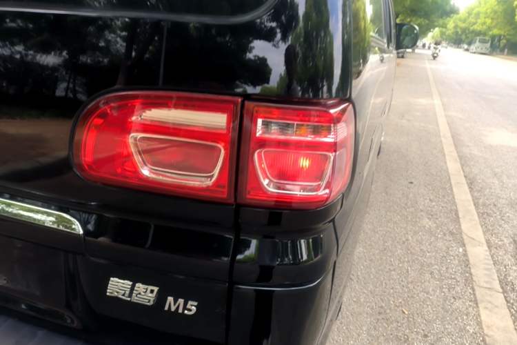 Used FORTHING Lingzhi 2024 M5L 1.5T Manual Base Model 7 Seats Right Rear Taillight