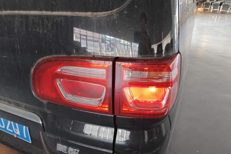 Used FORTHING Lingzhi 2024 M5L 1.5T Manual Comfort 7-Seater Right Rear Taillight