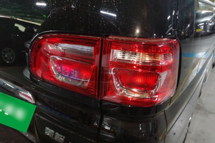 Used FORTHING Lingzhi 2024 M5L 1.5T Manual Base Model 7 Seats Right Rear Taillight