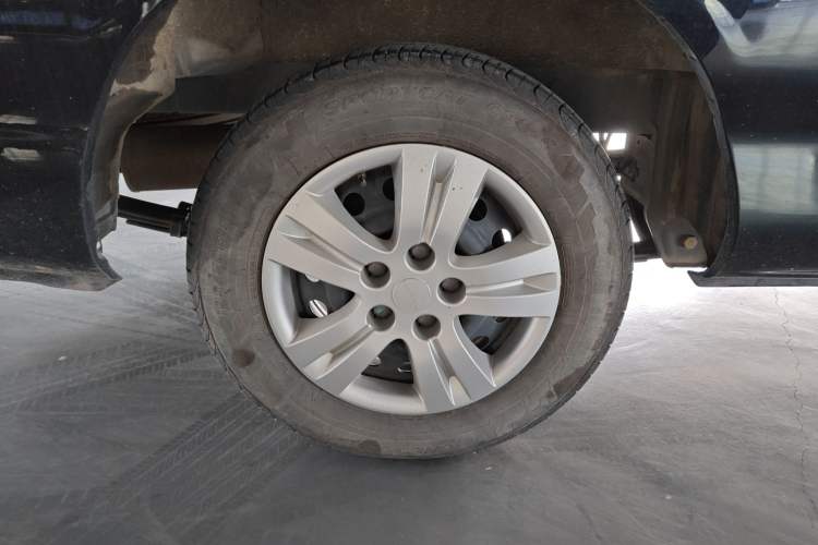 Used FORTHING Lingzhi 2024 M5L 1.5T Manual Comfort 7-Seater Right Rear Wheel Hub