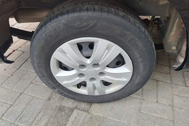 Used FORTHING Lingzhi 2024 M5L 1.5T Manual Base Model 7 Seats Right Rear Wheel Hub
