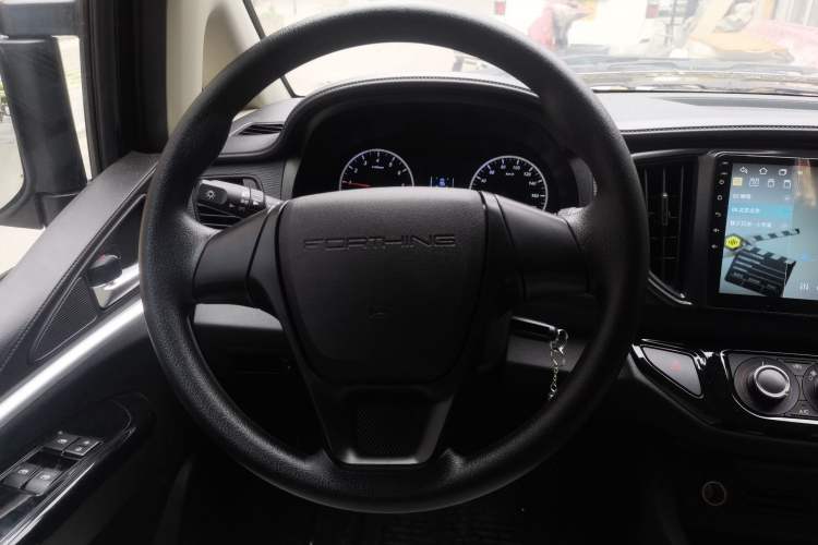 Used FORTHING Lingzhi 2024 M5L 1.5T Manual Base Model 7 Seats Steering Wheel