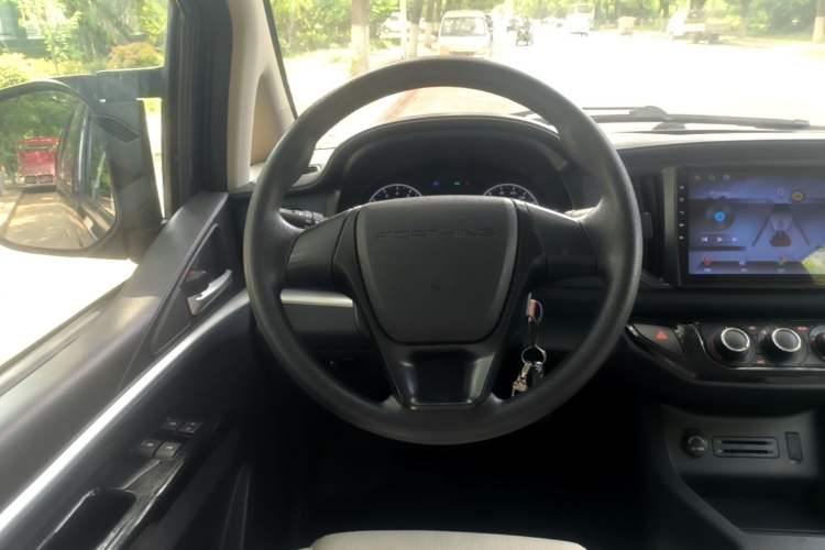 Used FORTHING Lingzhi 2024 M5L 1.5T Manual Base Model 7 Seats Steering Wheel