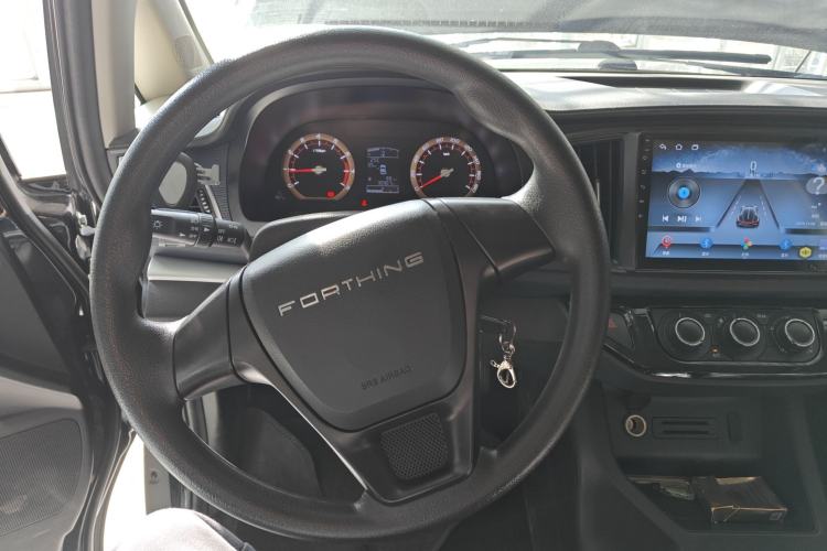 Used FORTHING Lingzhi 2024 M5L 1.5T Manual Comfort 7-Seater Steering Wheel