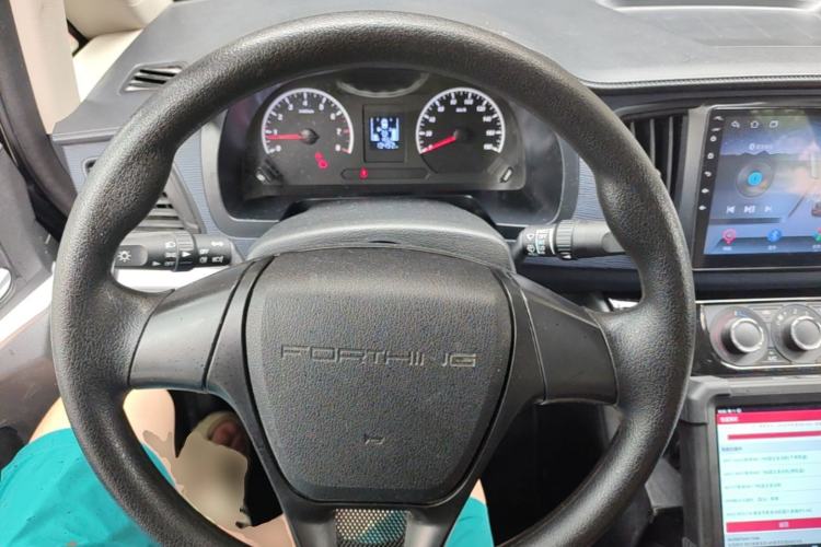 Used FORTHING Lingzhi 2024 M5L 1.5T Manual Base Model 7 Seats Steering Wheel