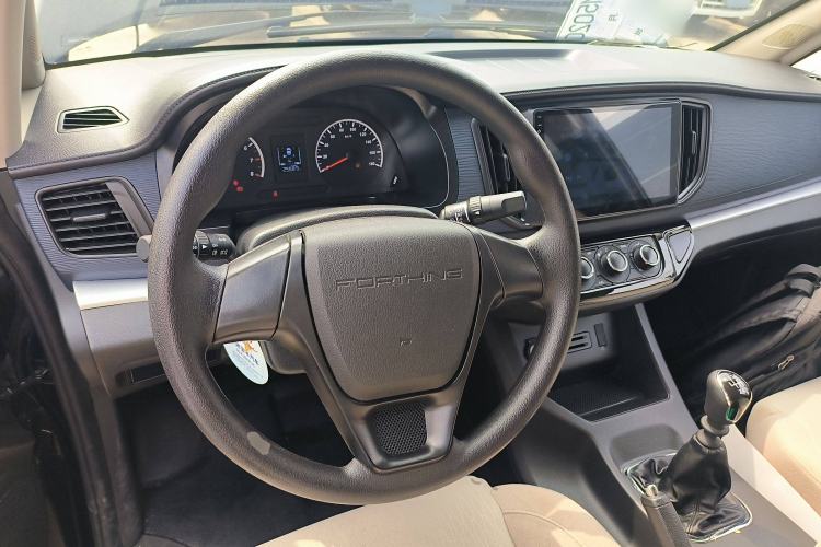 Used FORTHING Lingzhi 2024 M5L 1.5T Manual Base Model 7 Seats Steering Wheel