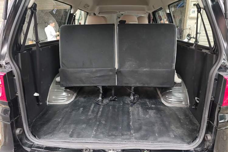Used FORTHING Lingzhi 2024 M5L 1.5T Manual Base Model 7 Seats Trunk