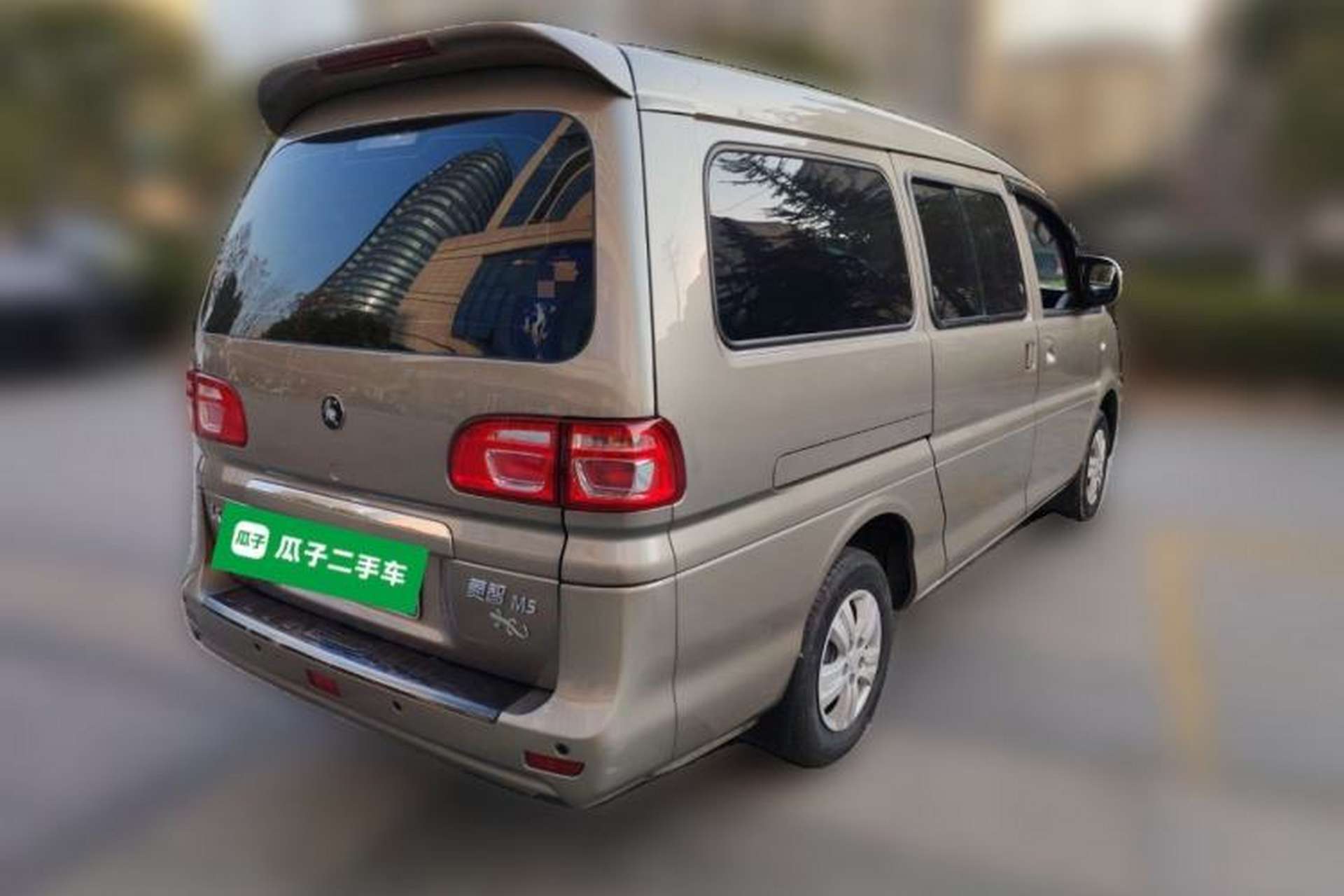 Used FORTHING Lingzhi 2024 M5L 1.5T Manual Base Model 7 Seats Rear Right 45 Deg