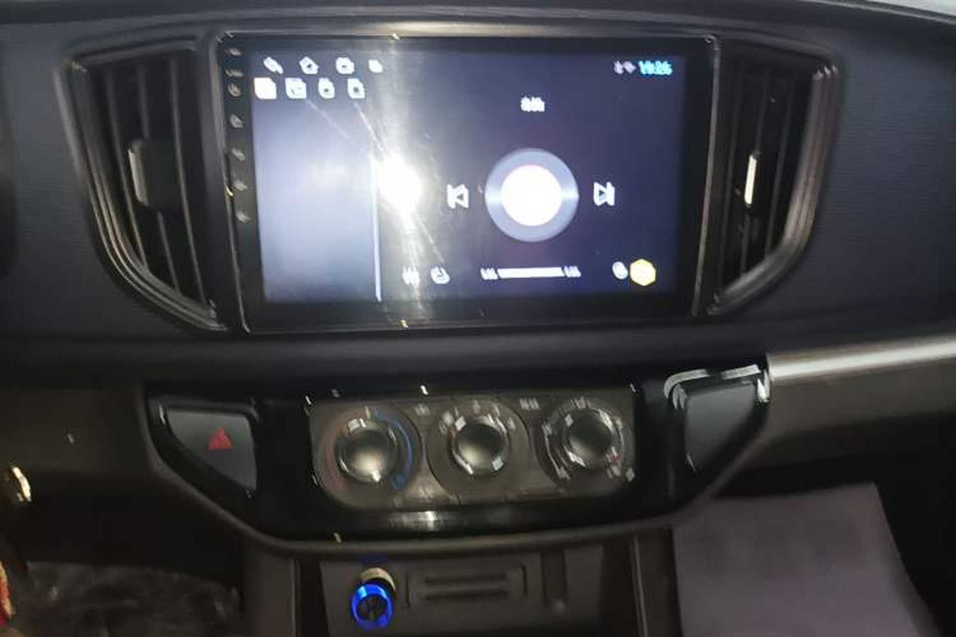 Used FORTHING Lingzhi 2024 M5L 1.5T Manual Comfort 7-Seater Audio And AC Panel