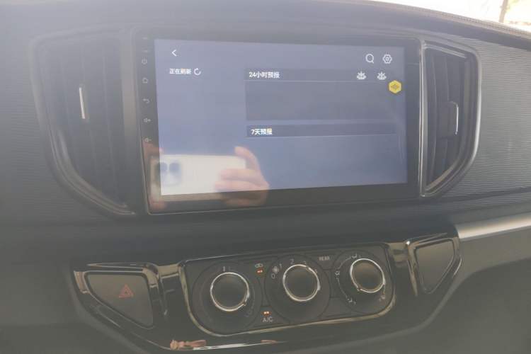 Used FORTHING Lingzhi 2024 M5L 1.5T Manual Comfort 7-Seater Audio And AC Panel