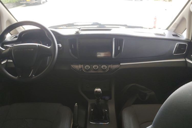 Used FORTHING Lingzhi 2024 M5L 1.5T Manual Comfort 7-Seater Center Console